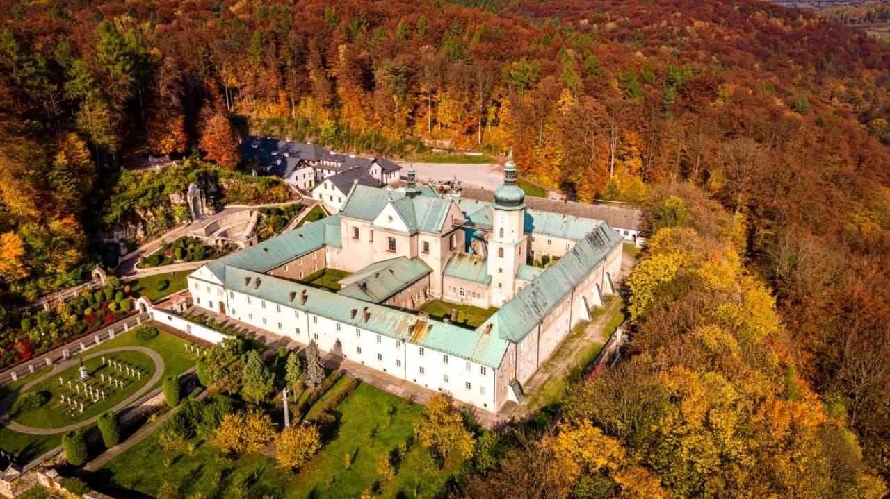 Rezerwat przyrody Dolina Eliaszówki: tajemnice, atrakcje i szlaki